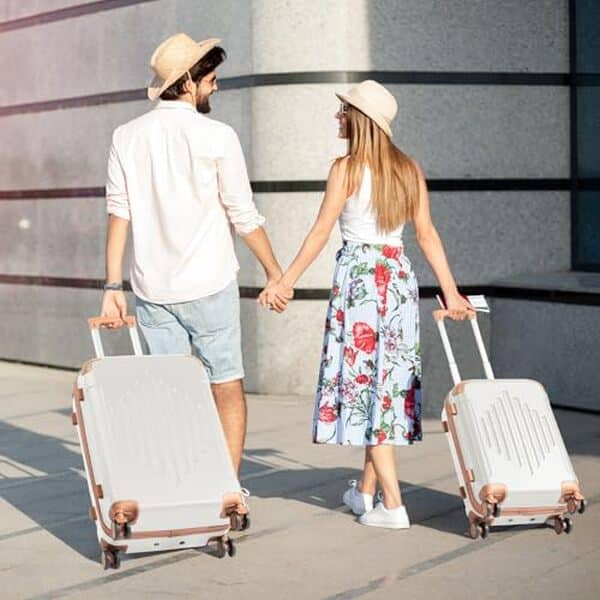 Découvrez notre test détaillé du lot de 3 valises Lalaho bicolores. Légères, maniables et au meilleur prix : tous les détails pour bien choisir vos bagages. 